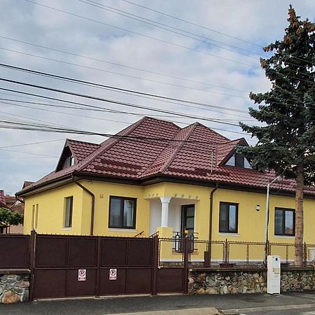 Yellow House Sibiu Bagian luar foto