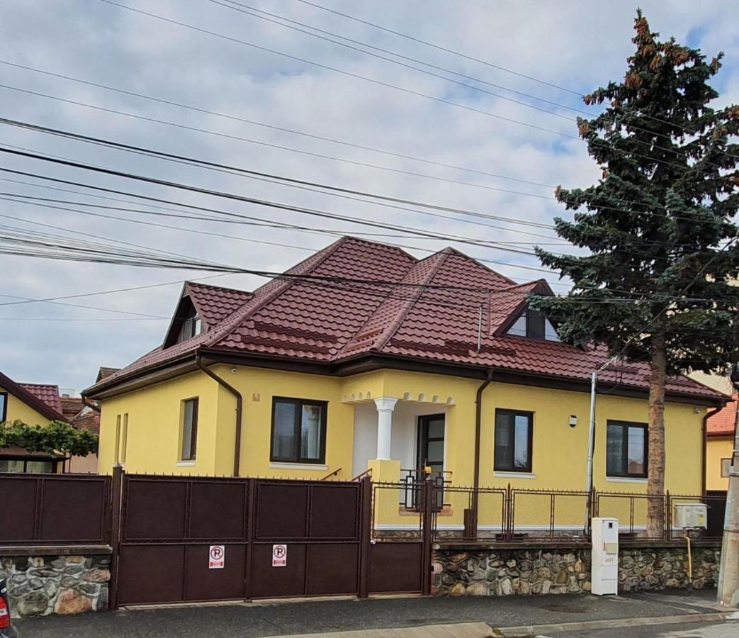 Yellow House Sibiu Bagian luar foto